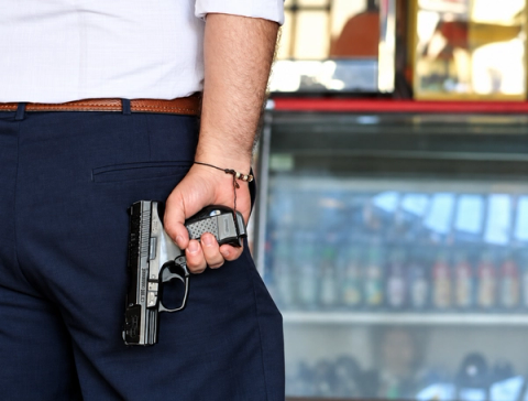 Representante Londoño defiende un porte de armas bajo control estatal: “No se trata de armar a Colombia”