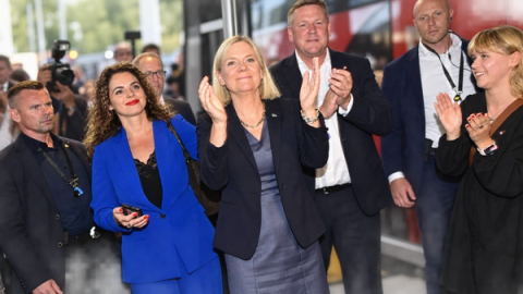 La oposición de centroizquierda, liderada por Magdalena Andersson, obtiene una estrecha ventaja sobre el bloque conservador. 