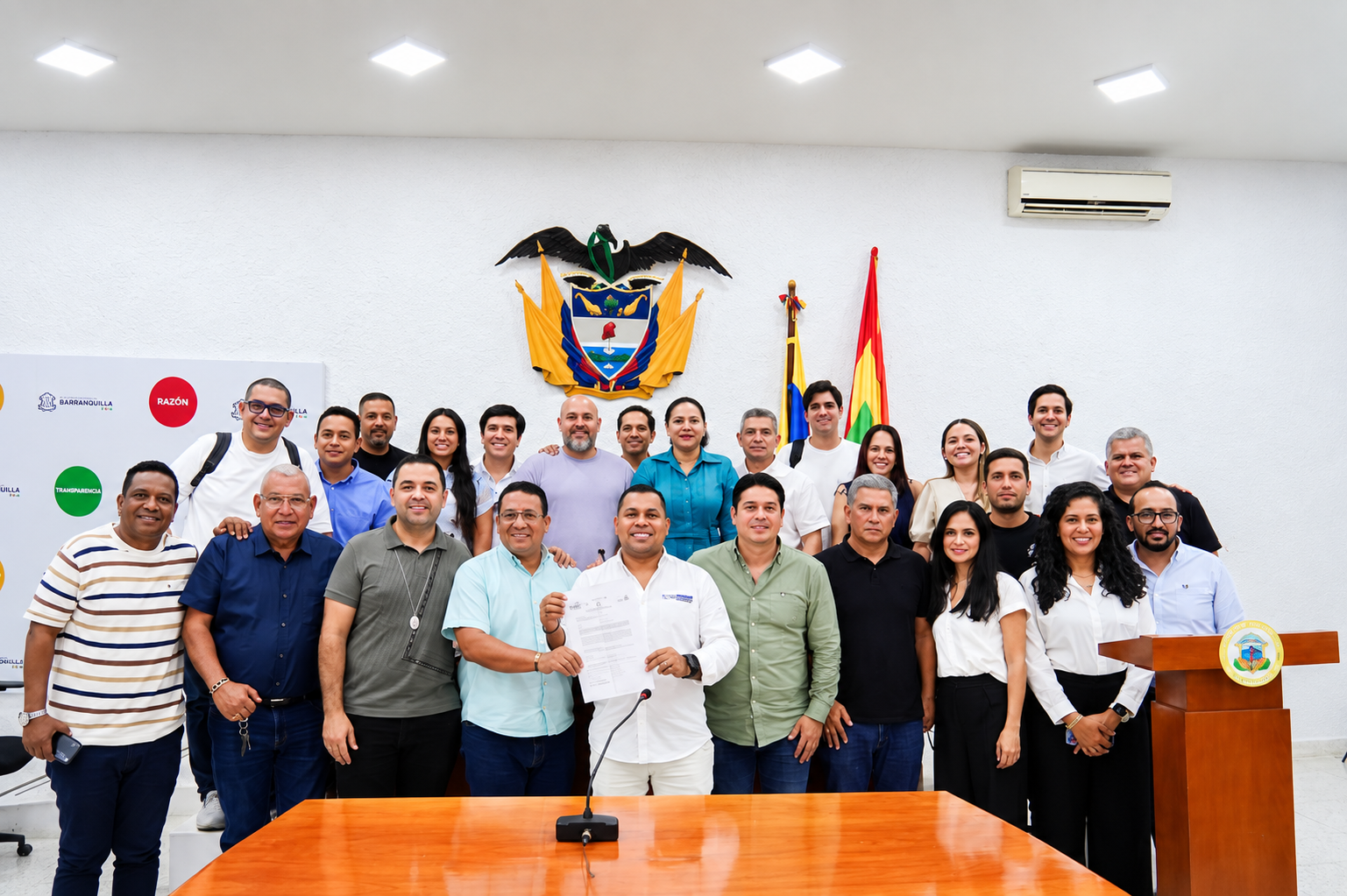 El Concejo de Barranquilla aprobó tres proyectos de acuerdo que contemplan un programa de Mínimo Vital de Agua para hogares de menores ingresos, alivios para contribuyentes con obligaciones pendientes y un cupo de crédito de hasta $1 billón destinado a proyectos de inversión en la ciudad.
