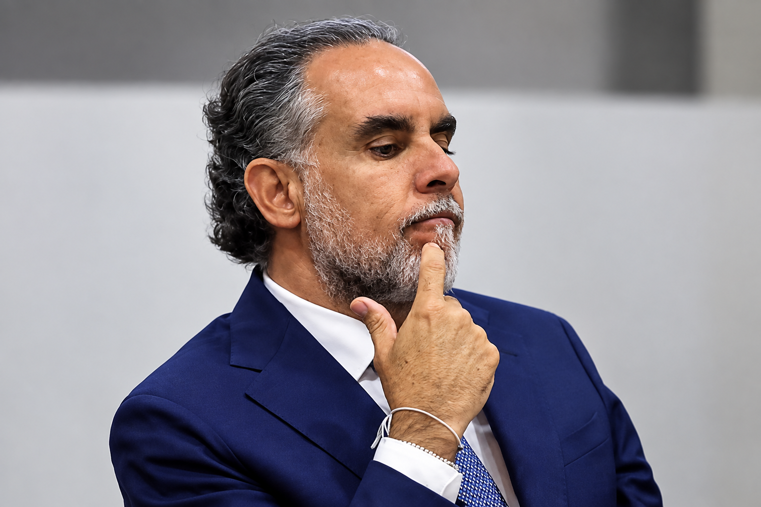 La decisión se tomó debido a que los hechos atribuidos habrían ocurrido cuando Benedetti ya no era senador.