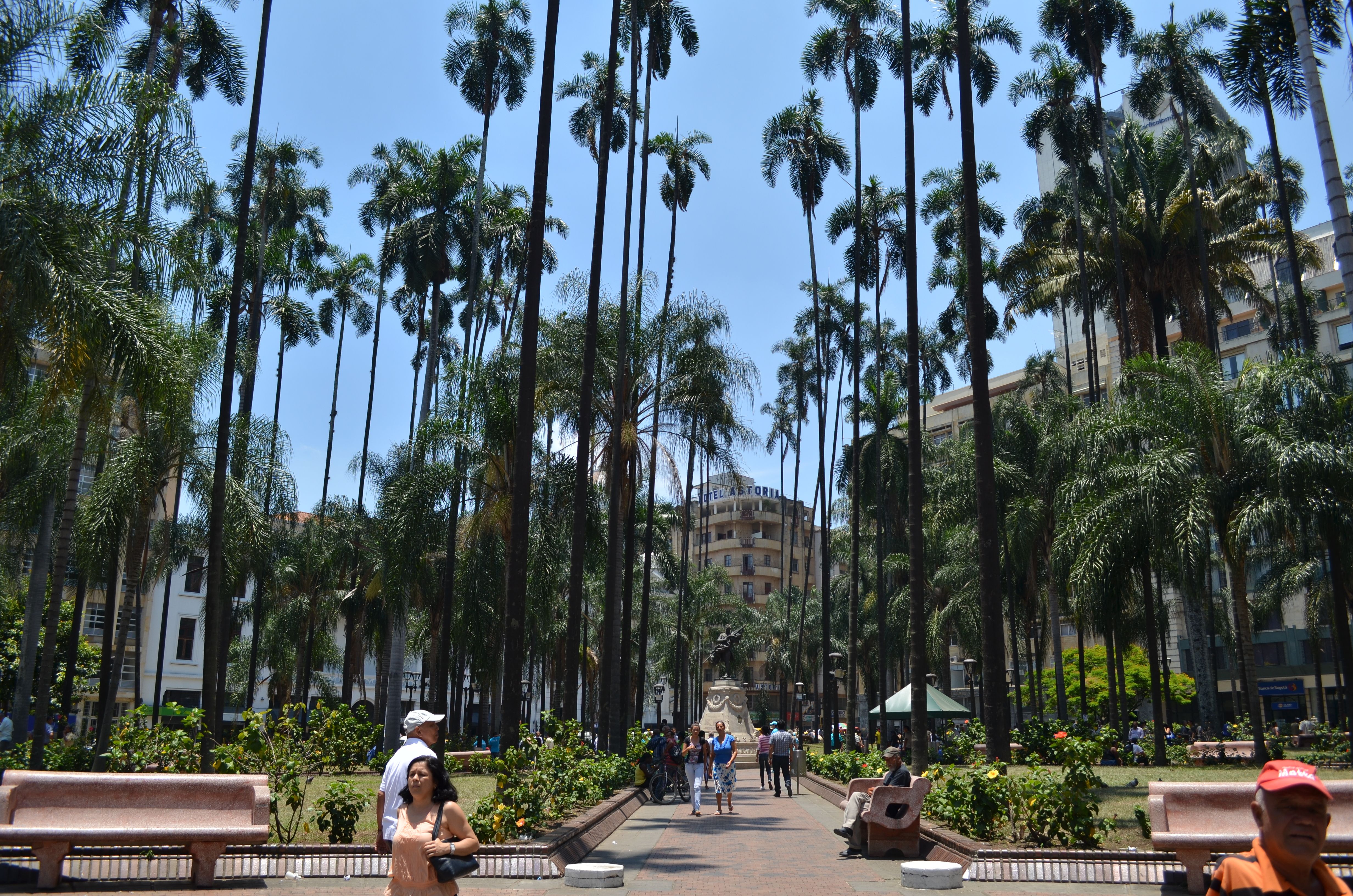 Plaza de Caycedo en el centro de Cali, Colombia