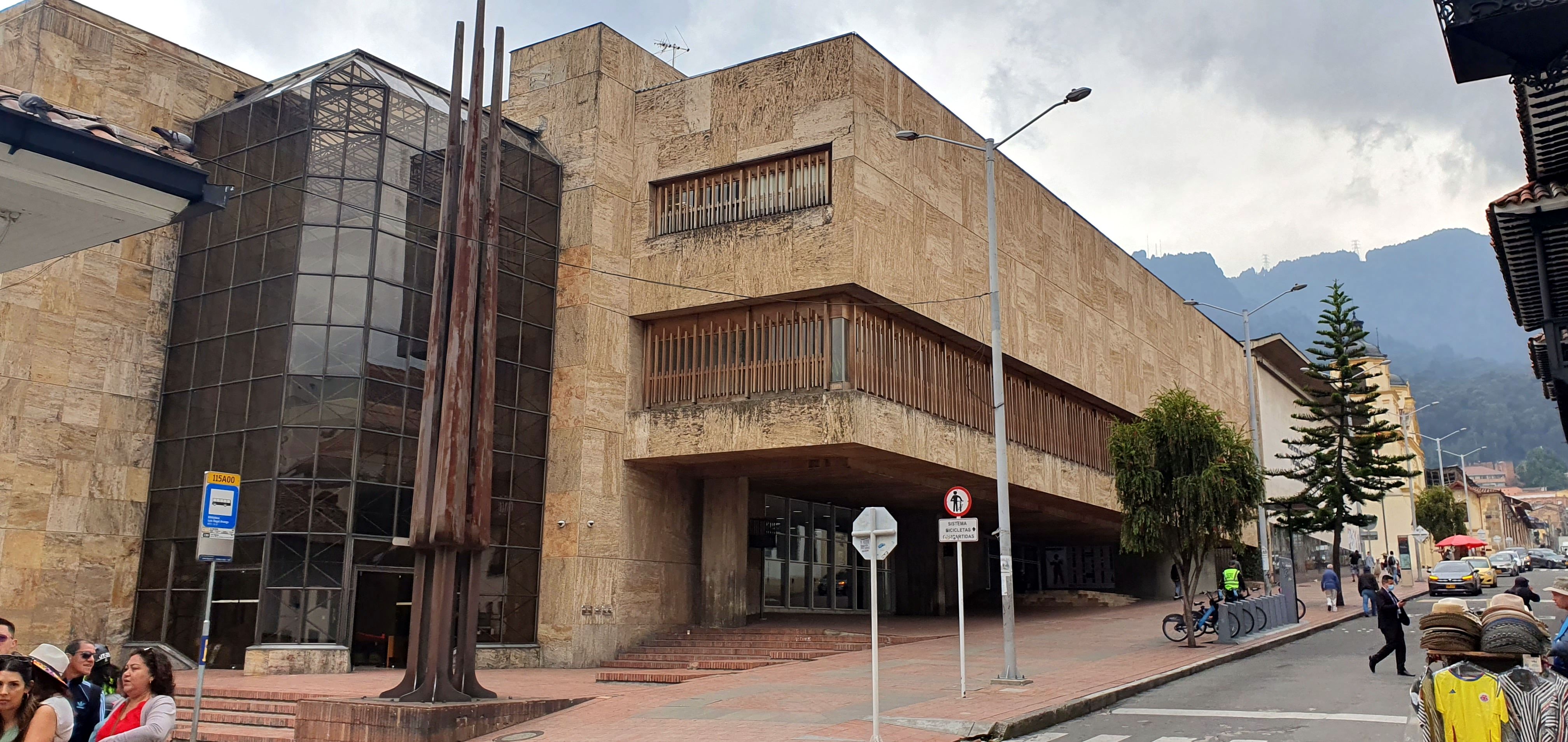 Edificio administrativo del Senado de la República en Bogotá