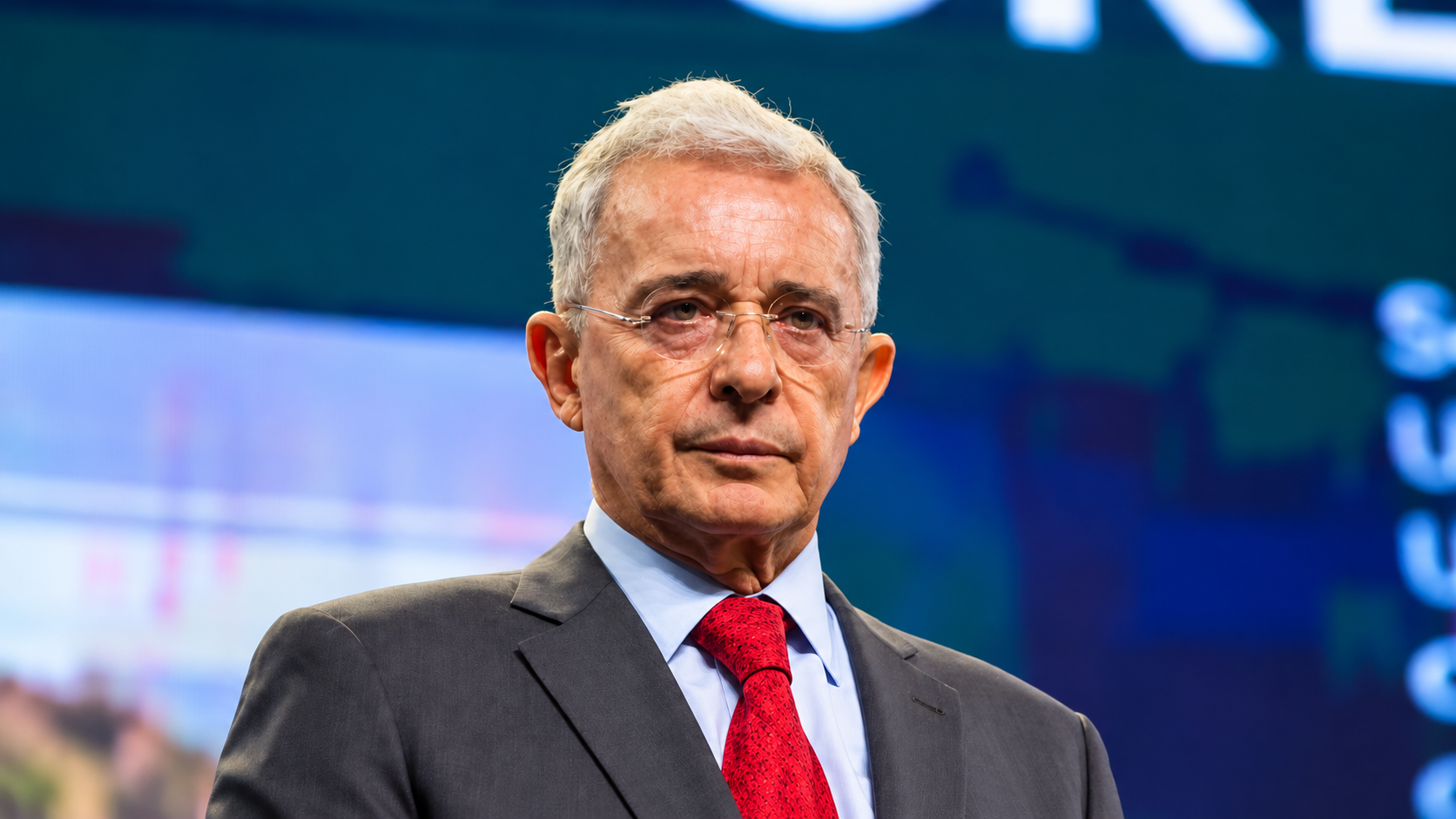 El anuncio se conoció durante un encuentro político realizado en el sector de Belén La Mota, en Medellín, donde también estuvieron Álvaro Uribe y otros dirigentes de la colectividad.