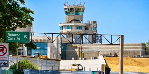 Los recursos estarían dirigidos a componentes de operación en tierra y al mejoramiento del terminal, mientras la Aeronáutica Civil conservaría responsabilidades sobre la pista y la torre de control.