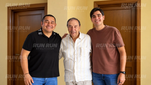 Fuad Char, codirector nacional de Cambio Radical, durante una declaración en la que respalda a los concejales José Trocha Gómez y Juan David Abisambra para integrar la mesa directiva del Concejo de Barranquilla en 2027.