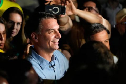 Flávio Bolsonaro toma impulso rumbo al balotaje y pone a Lula contra las cuerdas