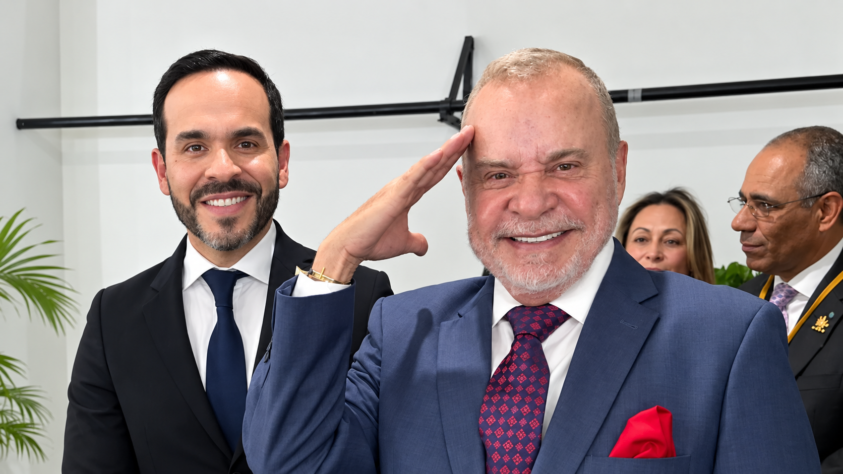 Abelardo de la Espriella Juris, padre del presidente de Colombia, permanece bajo atención médica tras una cirugía de corazón realizada en Bogotá. La Presidencia informó que el procedimiento culminó satisfactoriamente.