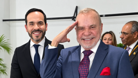 Abelardo de la Espriella Juris, padre del presidente de Colombia, permanece bajo atención médica tras una cirugía de corazón realizada en Bogotá. La Presidencia informó que el procedimiento culminó satisfactoriamente.