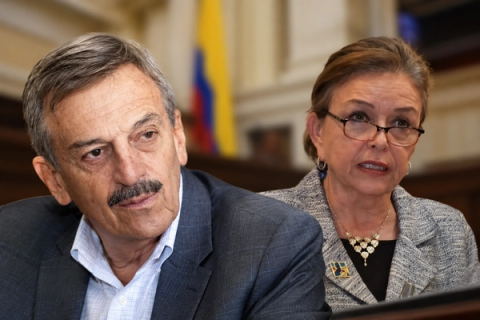 ¿Por qué se cayó el nombramiento de Thania Vega en Perú? Coronel (r) Alfonso Plazas Vega la reemplazará como embajador