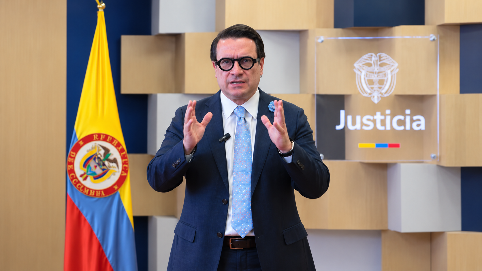 El Gobierno Nacional prepara la presentación de una nueva ley de sometimiento dirigida a organizaciones criminales que buscan acogerse a la justicia. El ministro de Justicia, Iván Cancino, confirmó que el proyecto será dado a conocer entre esta semana y la próxima, y aseguró que la iniciativa establecerá un marco diferenciado para quienes decidan abandonar la actividad criminal y colaborar con las autoridades.