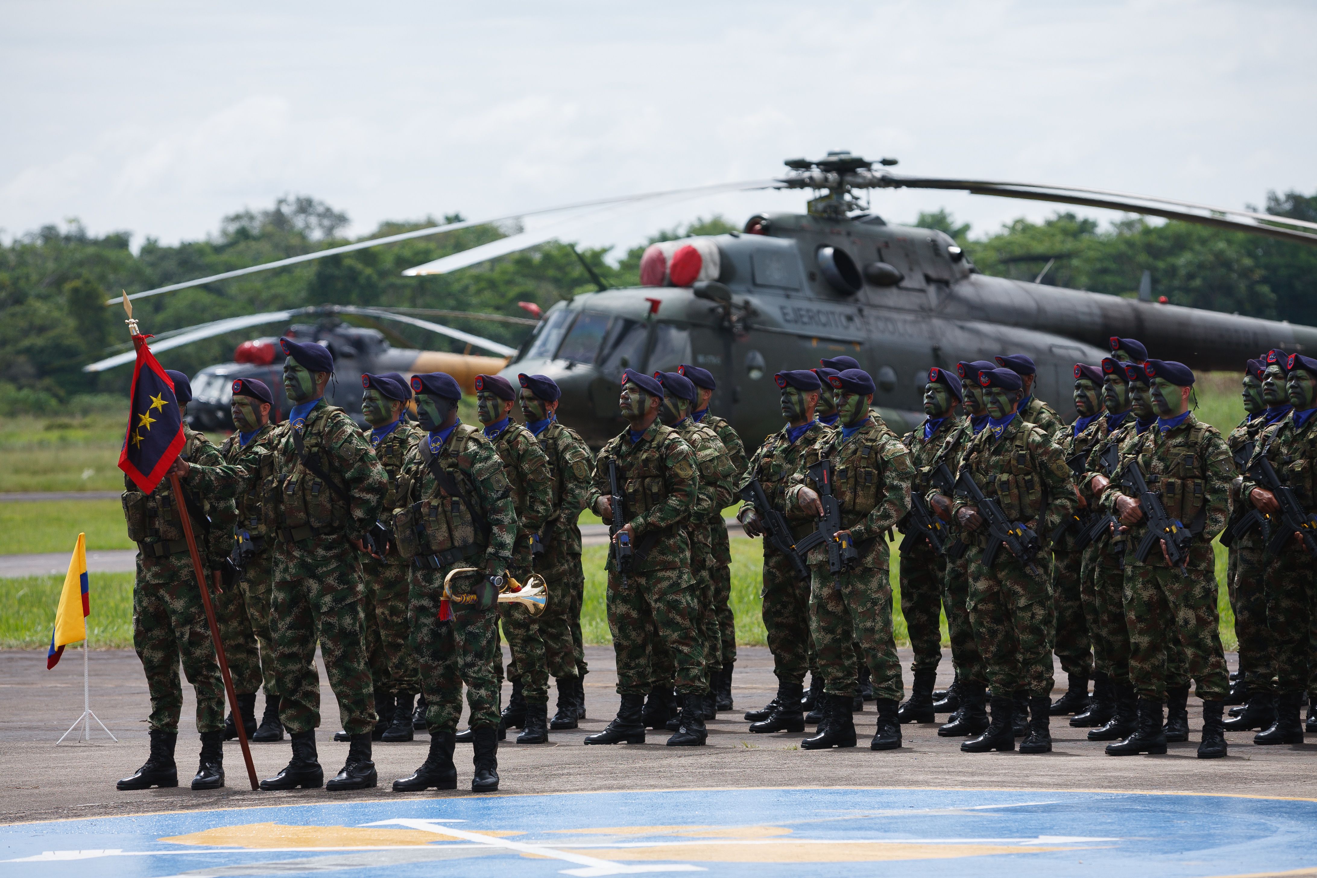Soldados del Ejército Nacional de Colombia en formación institucional