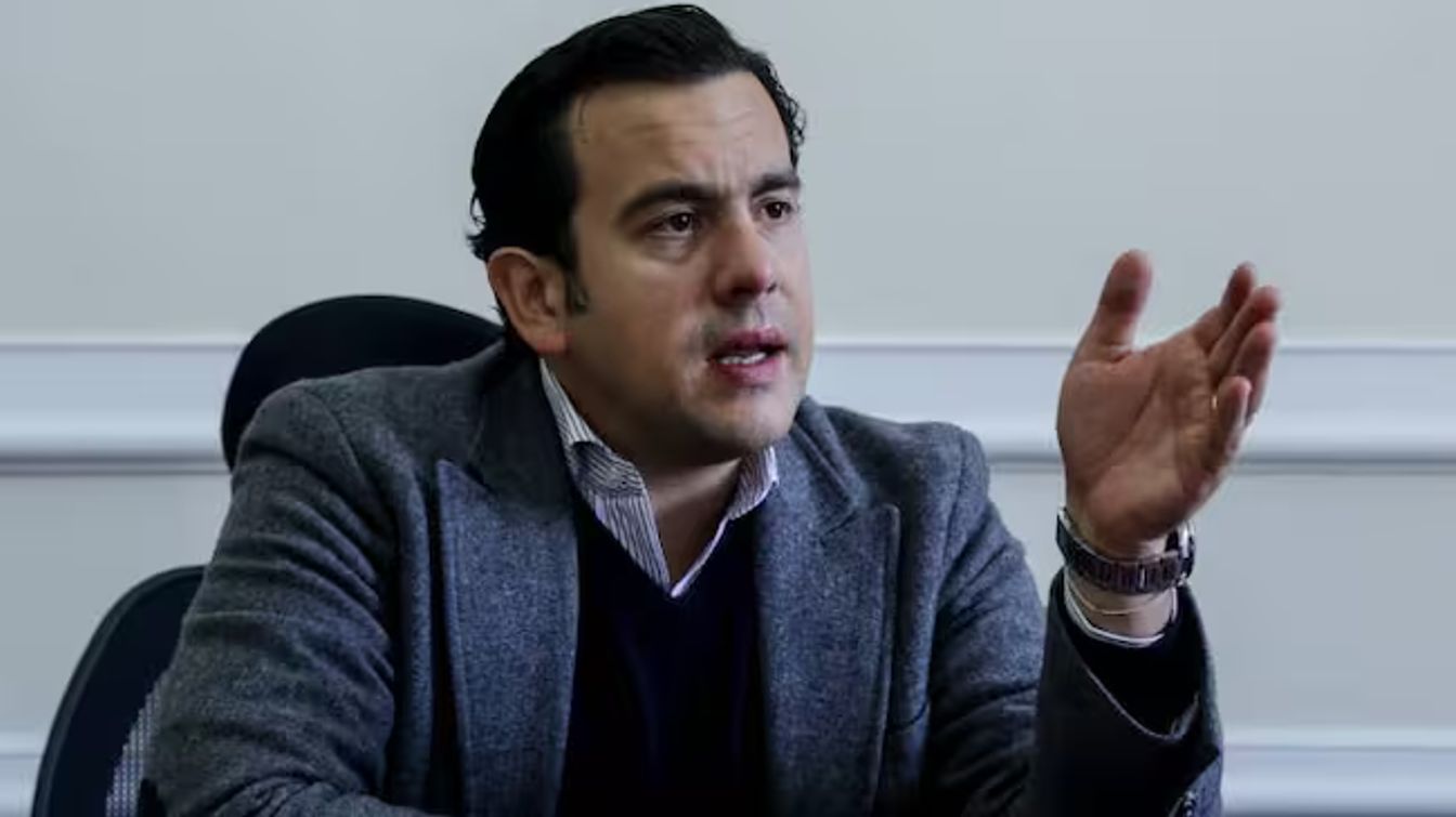 Salida de Rodrigo Lara habría estado marcada por choque con Carlos Suárez, asesor presidencial 
