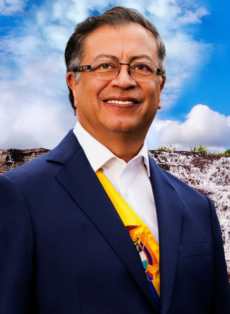 Retrato oficial del expresidente Gustavo Petro con la banda presidencial.