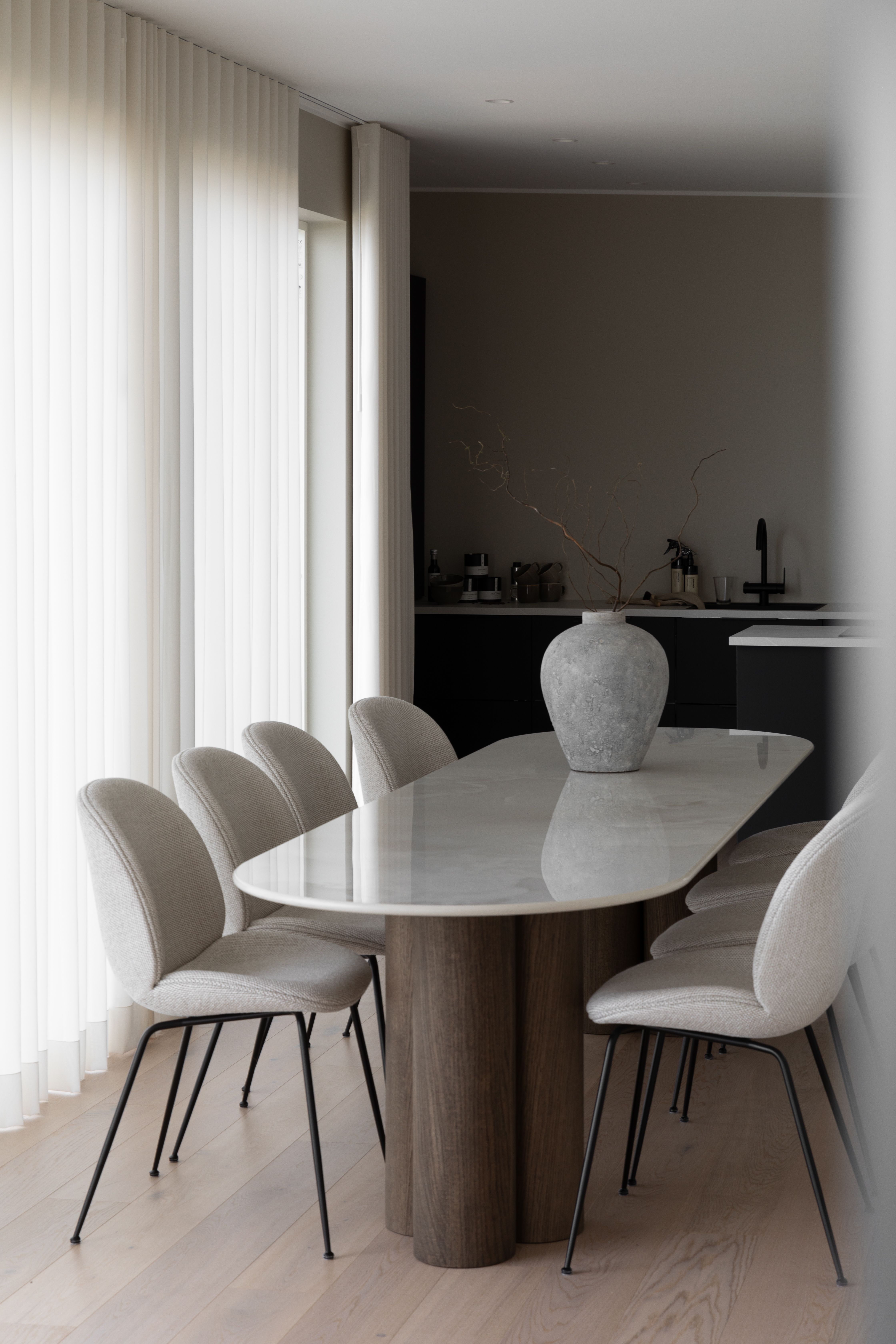 Unikt møbeldesign og materialvalg - Etter 24