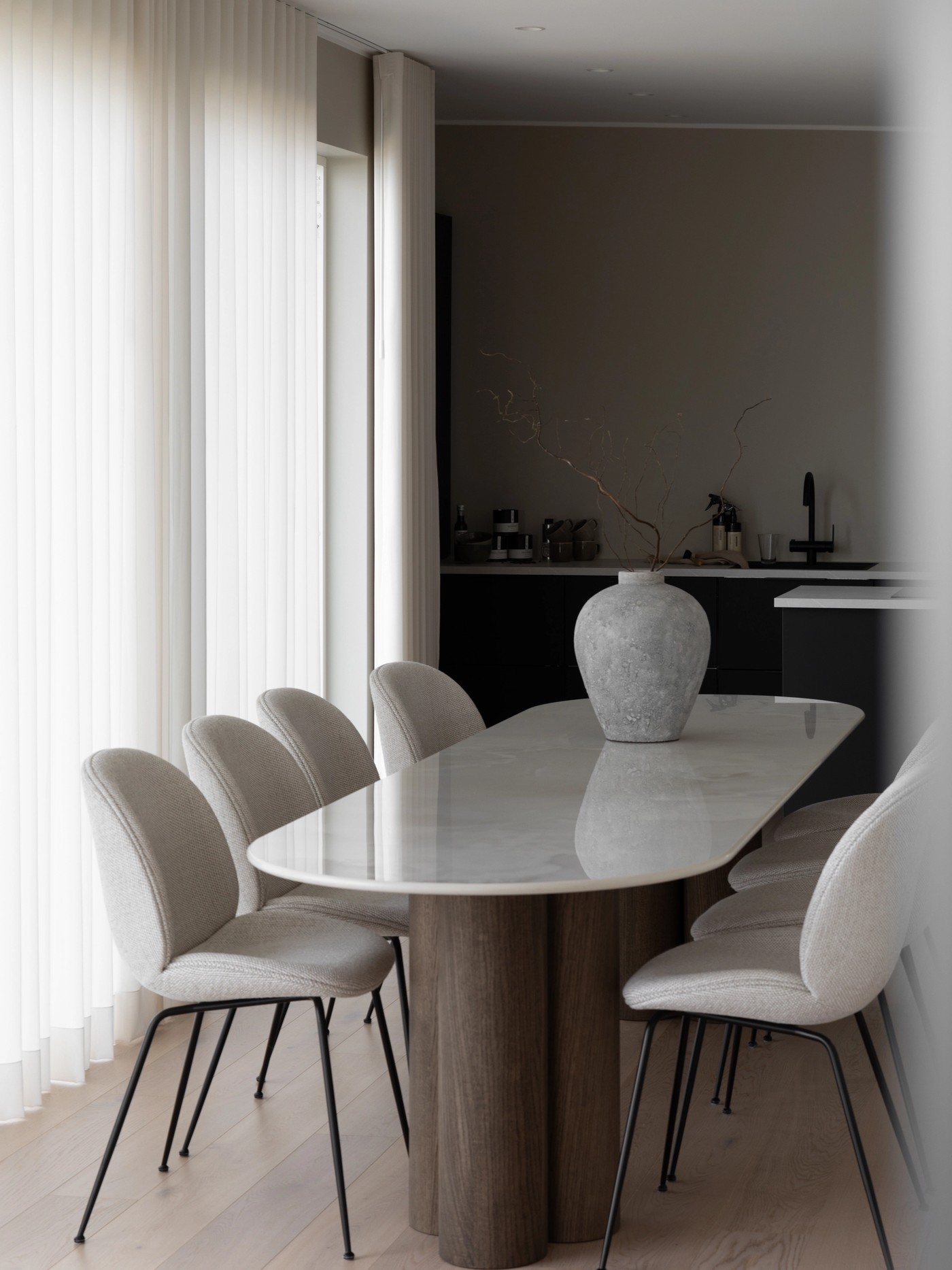 Unikt møbeldesign og materialvalg - Etter 24