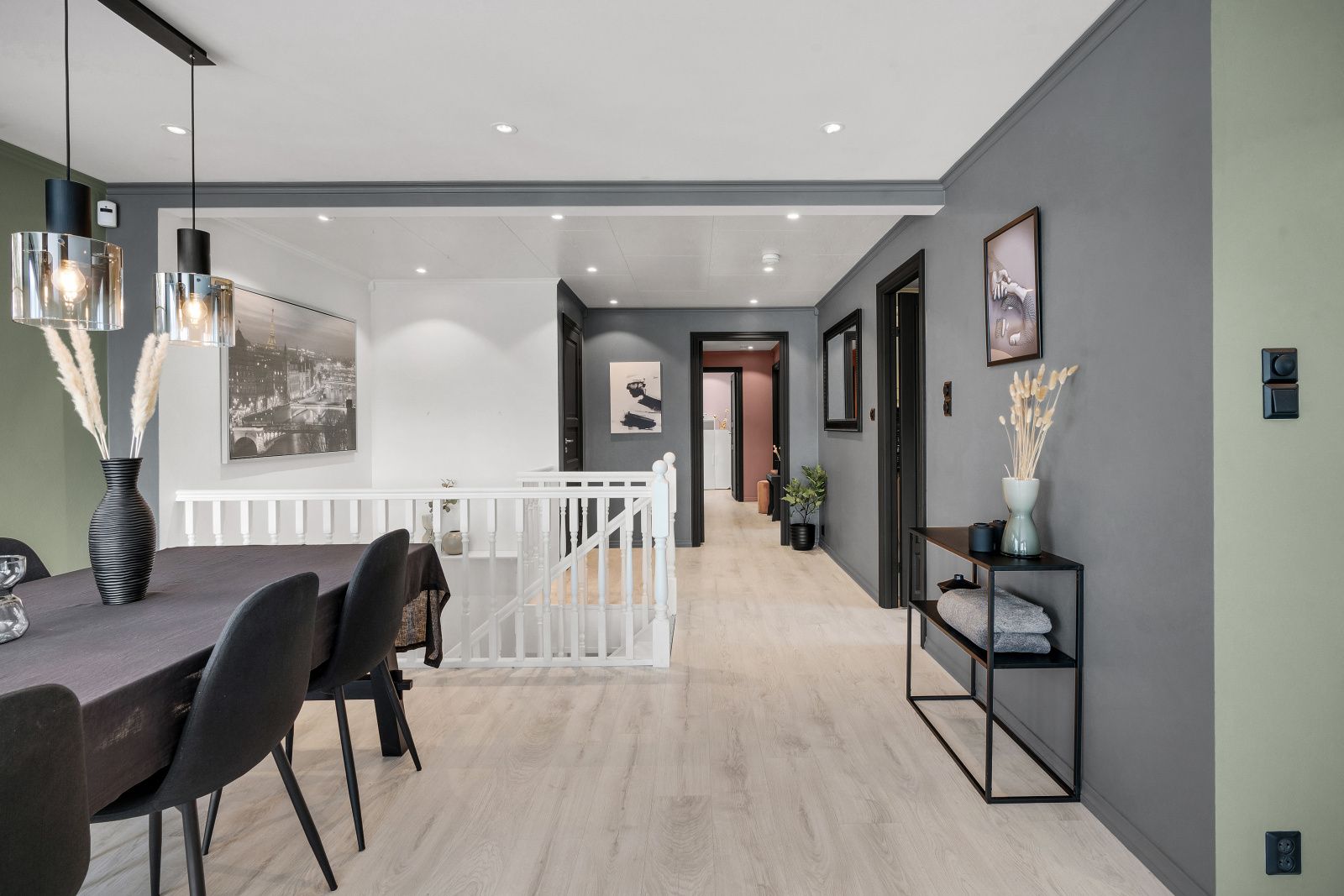 Hus med Basseng - Etter 24