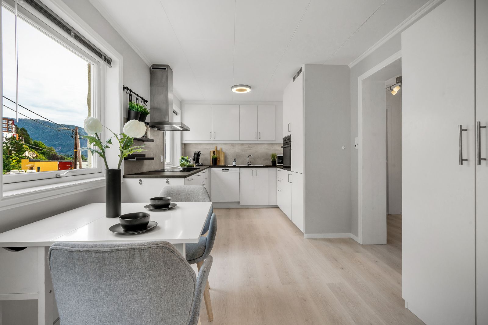 Hus med Basseng - Etter 33