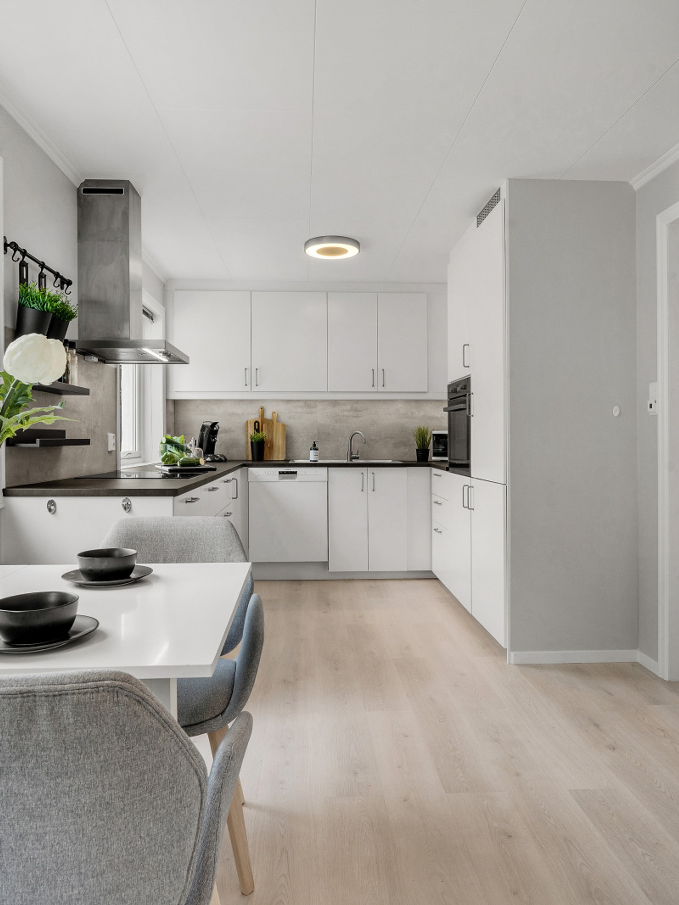 Hus med Basseng - Etter 33