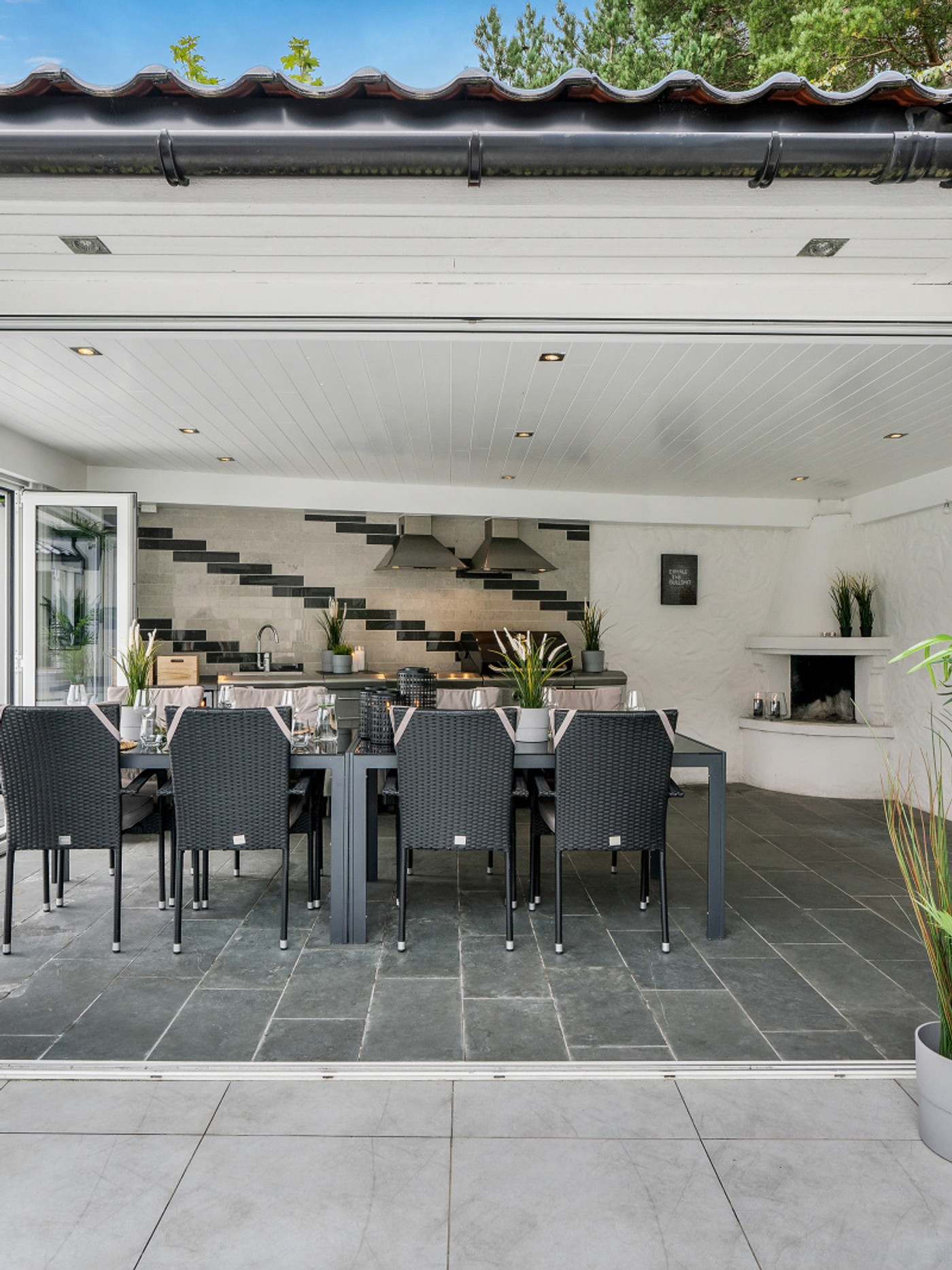 Hus med Basseng - Etter 27