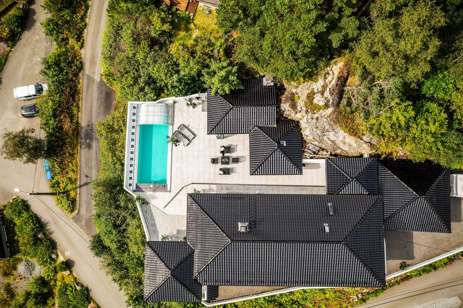 Hus med Basseng - Etter 6