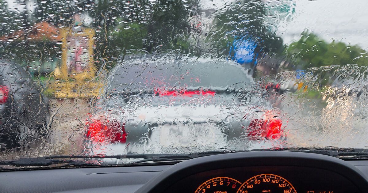 How to Know When to Replace Wiper Blades