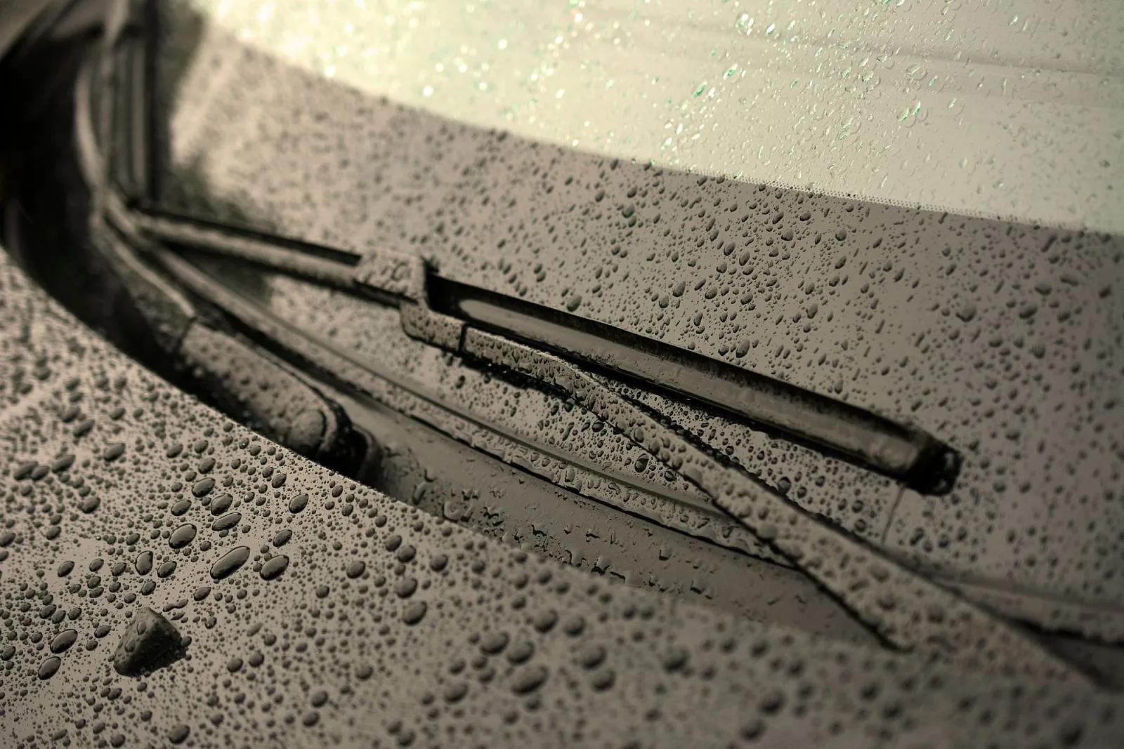 Aero streamlined wiper blade
