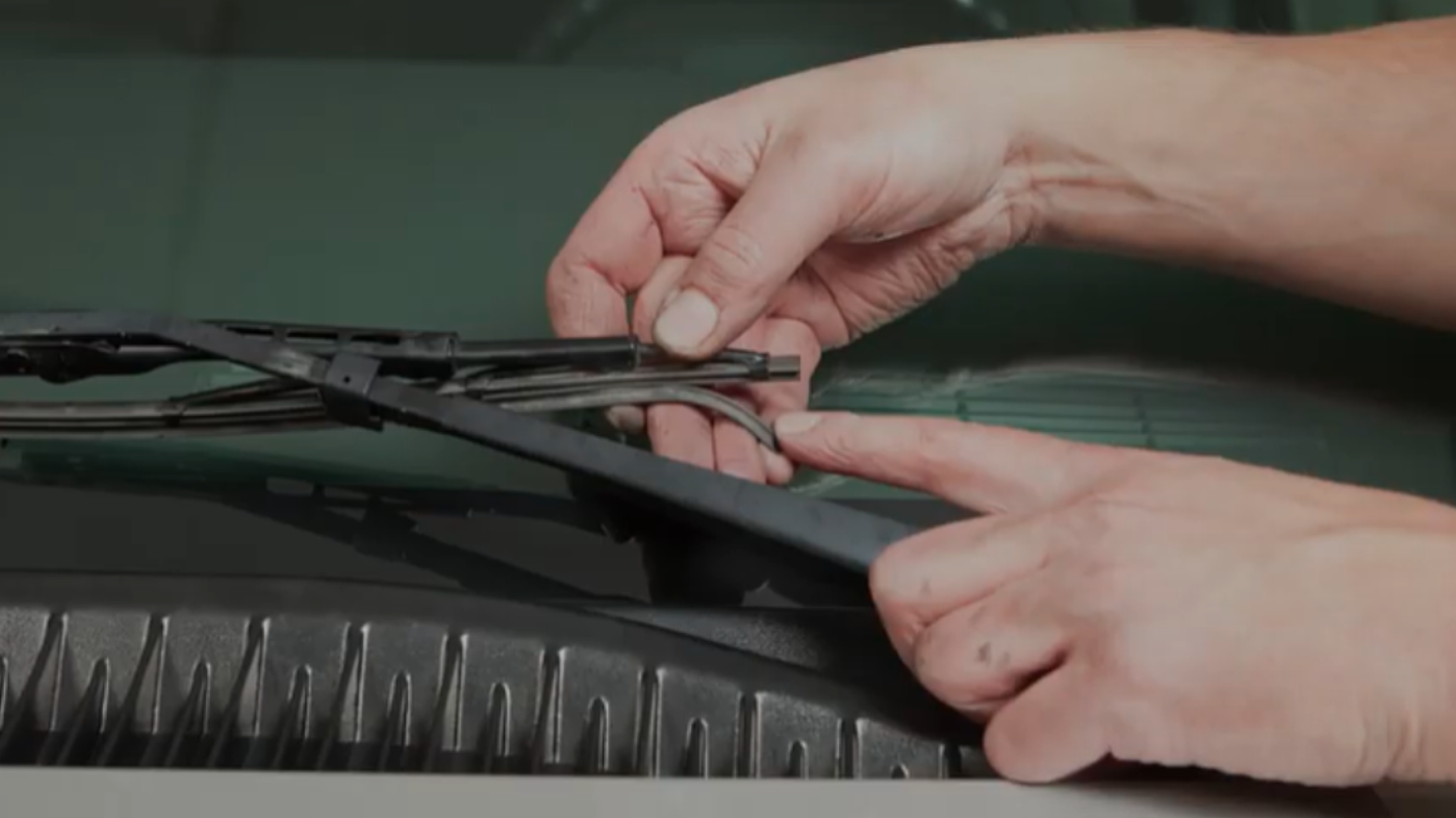 Wiper with split rubber
