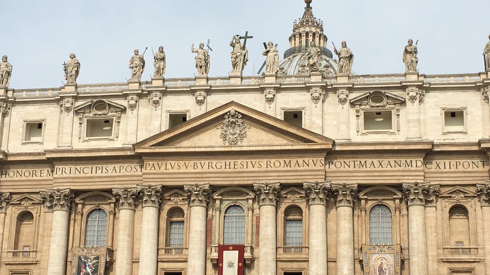 Fachada da Basílica de São Pedro, no Vaticano