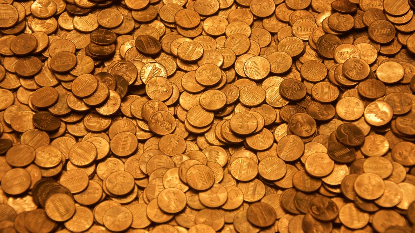 Milhares de moedas de cobre amontoadas