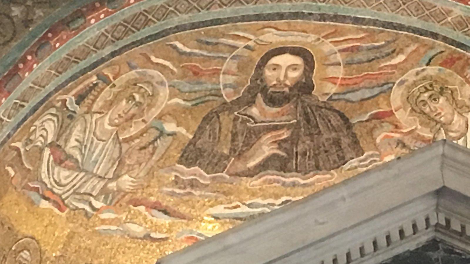 Mosaico bizantino do rosto de Cristo, cercado por anjos