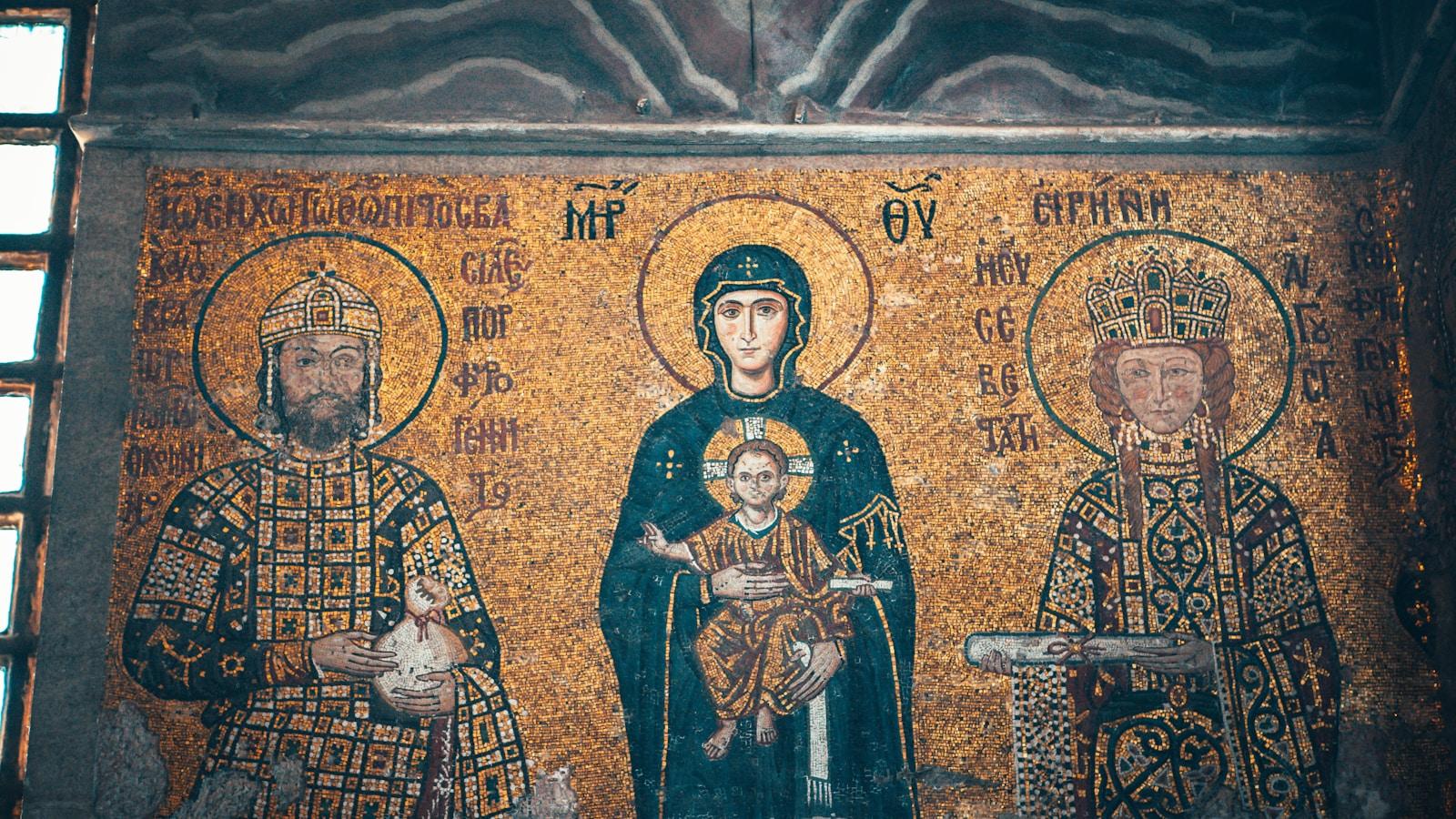 Mosaico bizantino de Nossa Senhora com o Menino entre um imperador e uma imperatriz