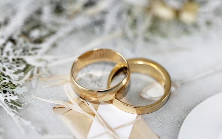 SOBRE A IMPOSSIBILIDADE DO AMOR EM RELACIONAMENTOS ABERTOS