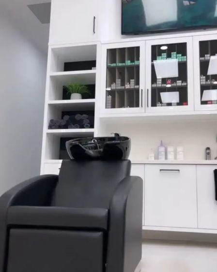 Salon chair for rent in Vaughan. hwy 400 & Rutherford. | Working staff | Vaughan | 4