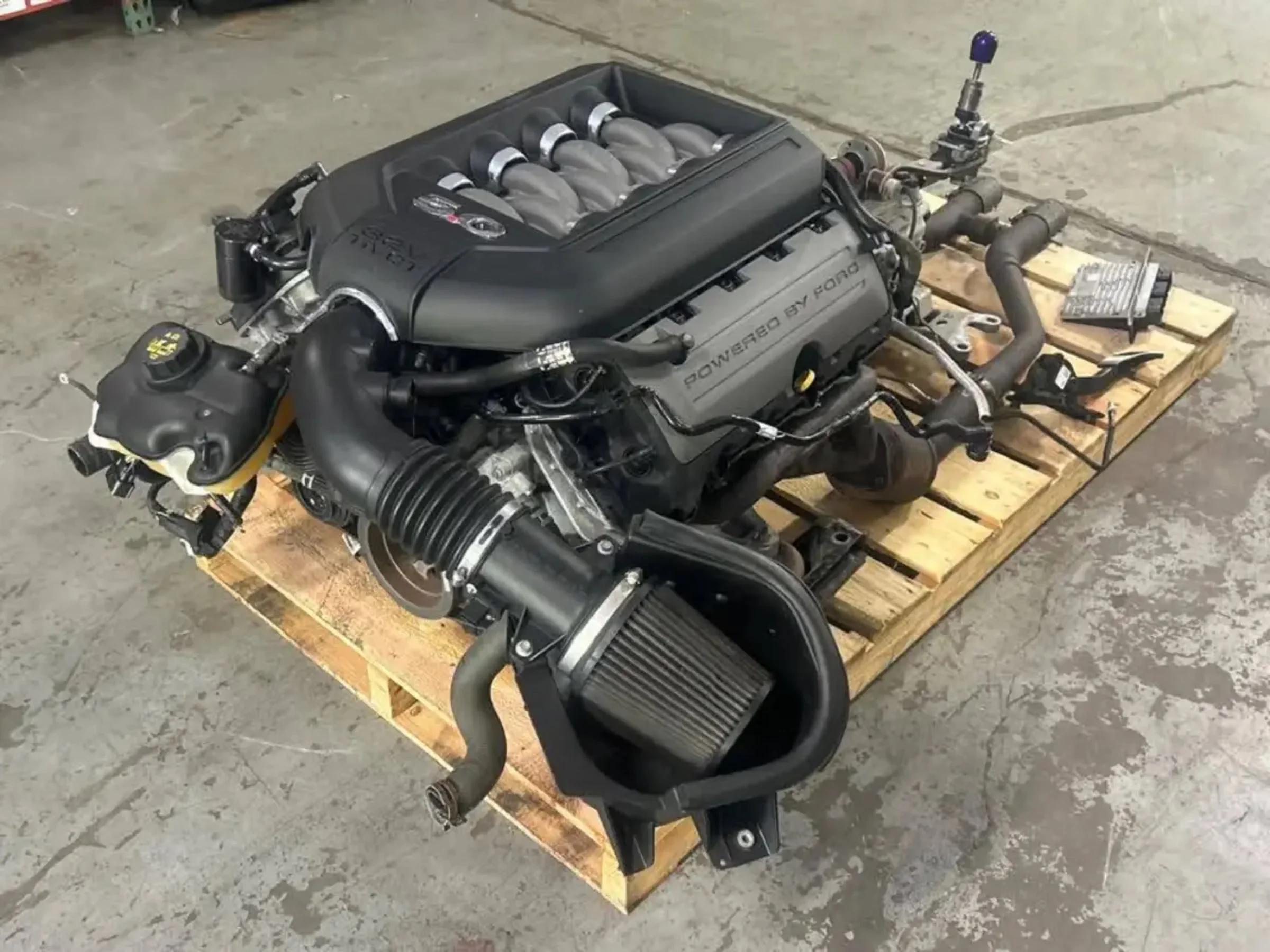 Moteur Ford Coyote Gen-2 5,0 L V8 jumelé à la transmission manuelle MT82 à 6 vitesses à vendre | Ford | Barrie | 2