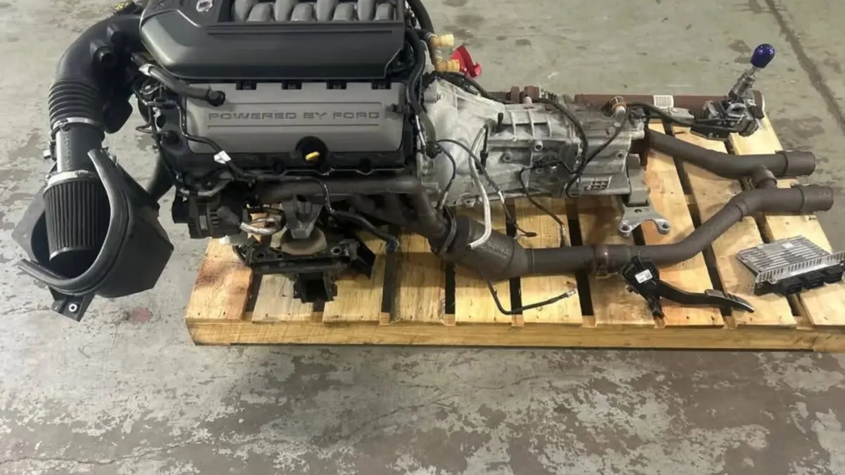 Moteur Ford Coyote Gen-2 5,0 L V8 jumelé à la transmission manuelle MT82 à 6 vitesses à vendre | Ford | Barrie | Ad gallery (SEO) | 3