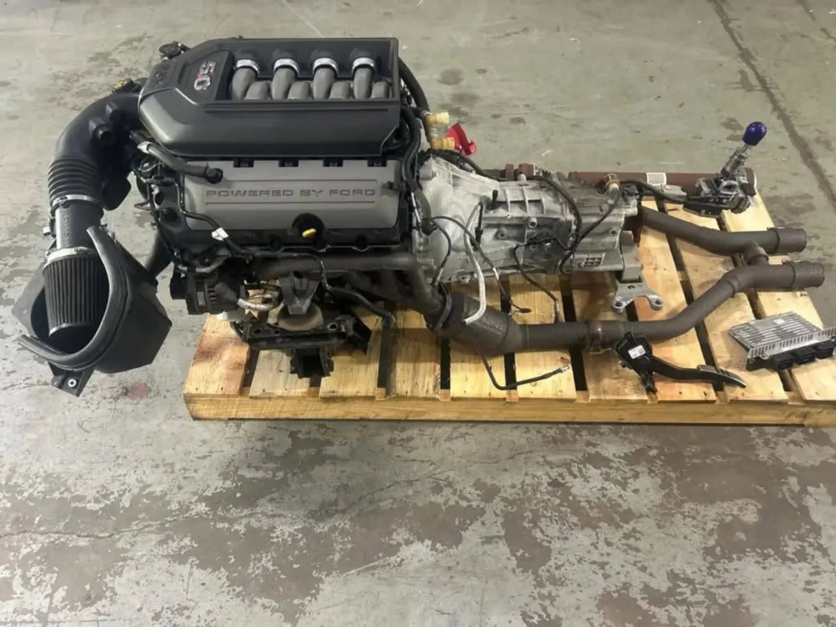 Moteur Ford Coyote Gen-2 5,0 L V8 jumelé à la transmission manuelle MT82 à 6 vitesses à vendre | Ford | Barrie | Ad gallery (SEO) | 2