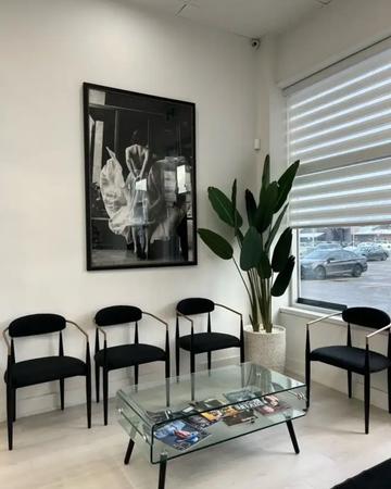 Salon chair for rent in Vaughan. hwy 400 & Rutherford.