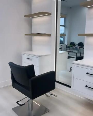 Salon chair for rent in Vaughan. hwy 400 & Rutherford.