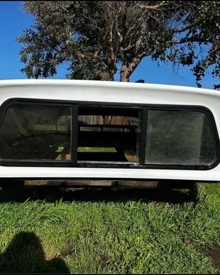 Camper shell and Tonnue Cover For Sale | Other vehicles | London | 5