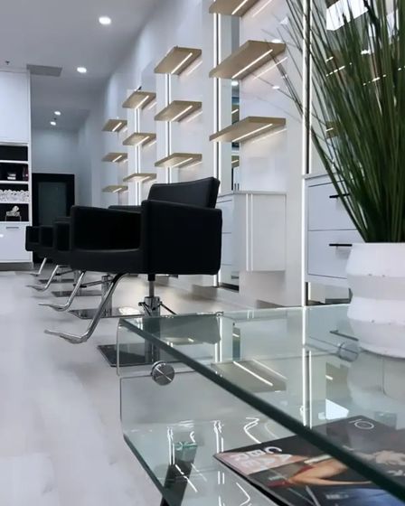 Salon chair for rent in Vaughan. hwy 400 & Rutherford. | Working staff | Vaughan | 6