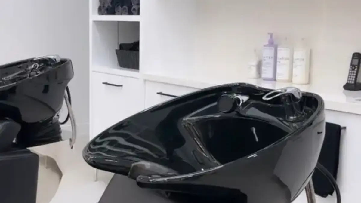 Salon chair for rent in Vaughan. hwy 400 & Rutherford. | Working staff | Vaughan | Ad gallery (SEO) | 3