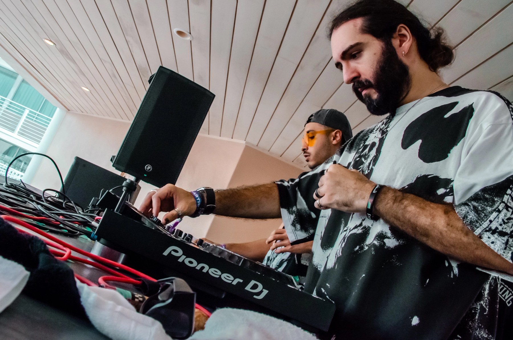 Julo, Paperkut — Essential Freaks Season 3