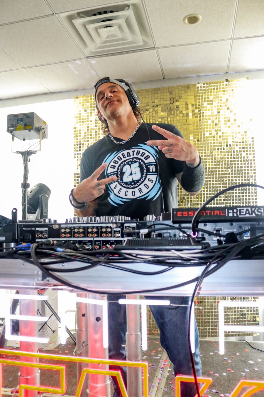SI-DOG — Essential Freaks Season 3