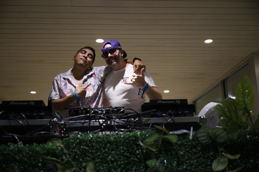 Gio Leon, Zak Davis — Essential Freaks Summer Splash II