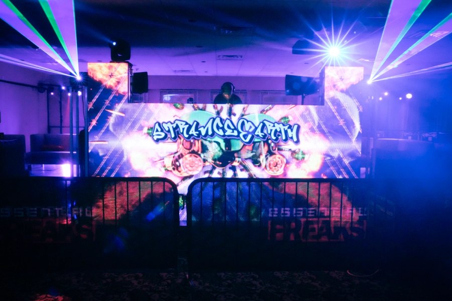 Strangeearth — Essential Freaks Season 4