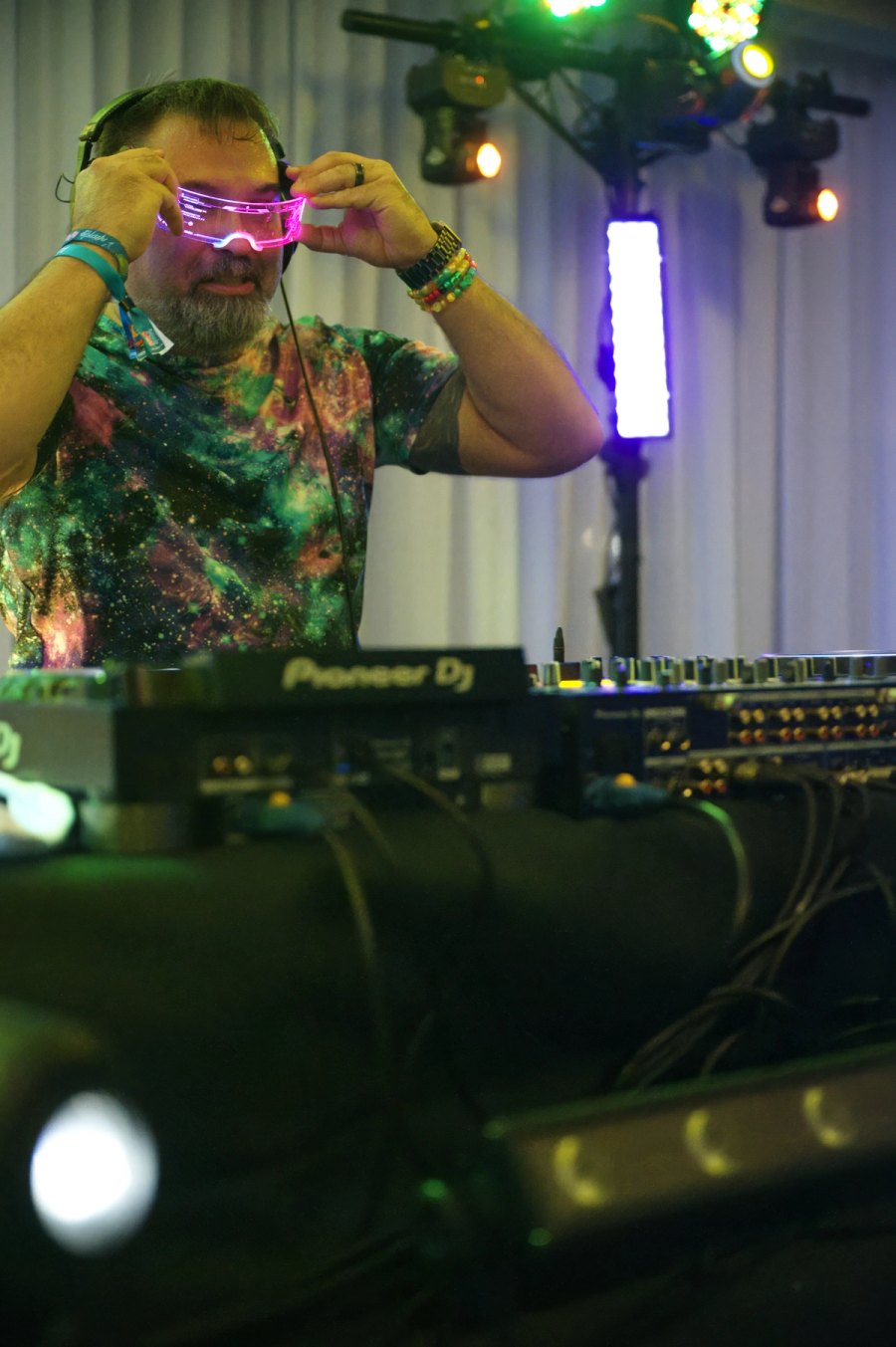 Beezie — Essential Freaks Summer Splash II