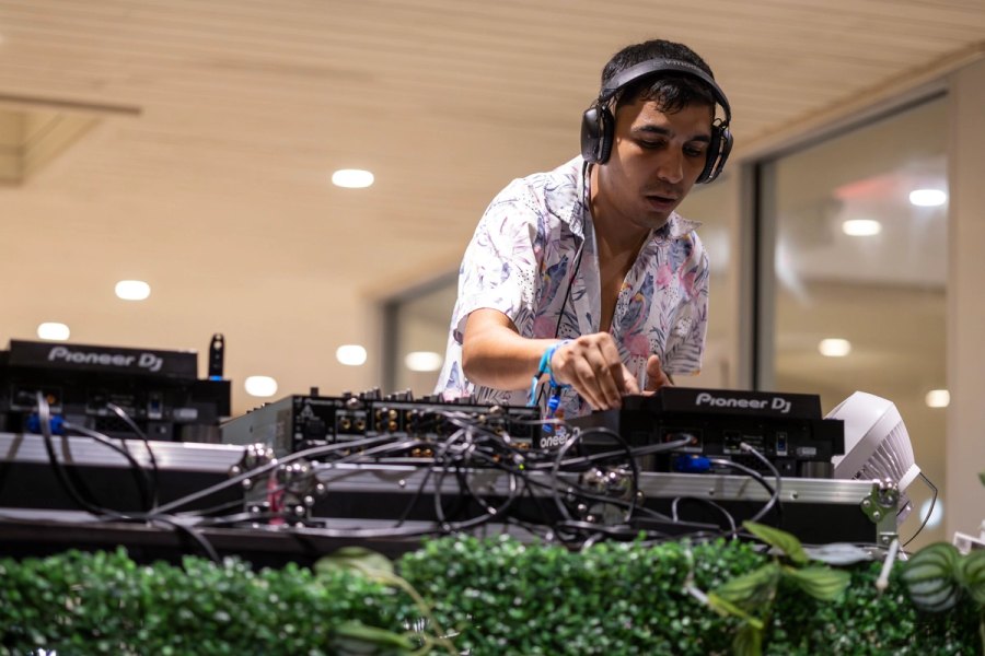 Gio Leon — Essential Freaks Summer Splash II