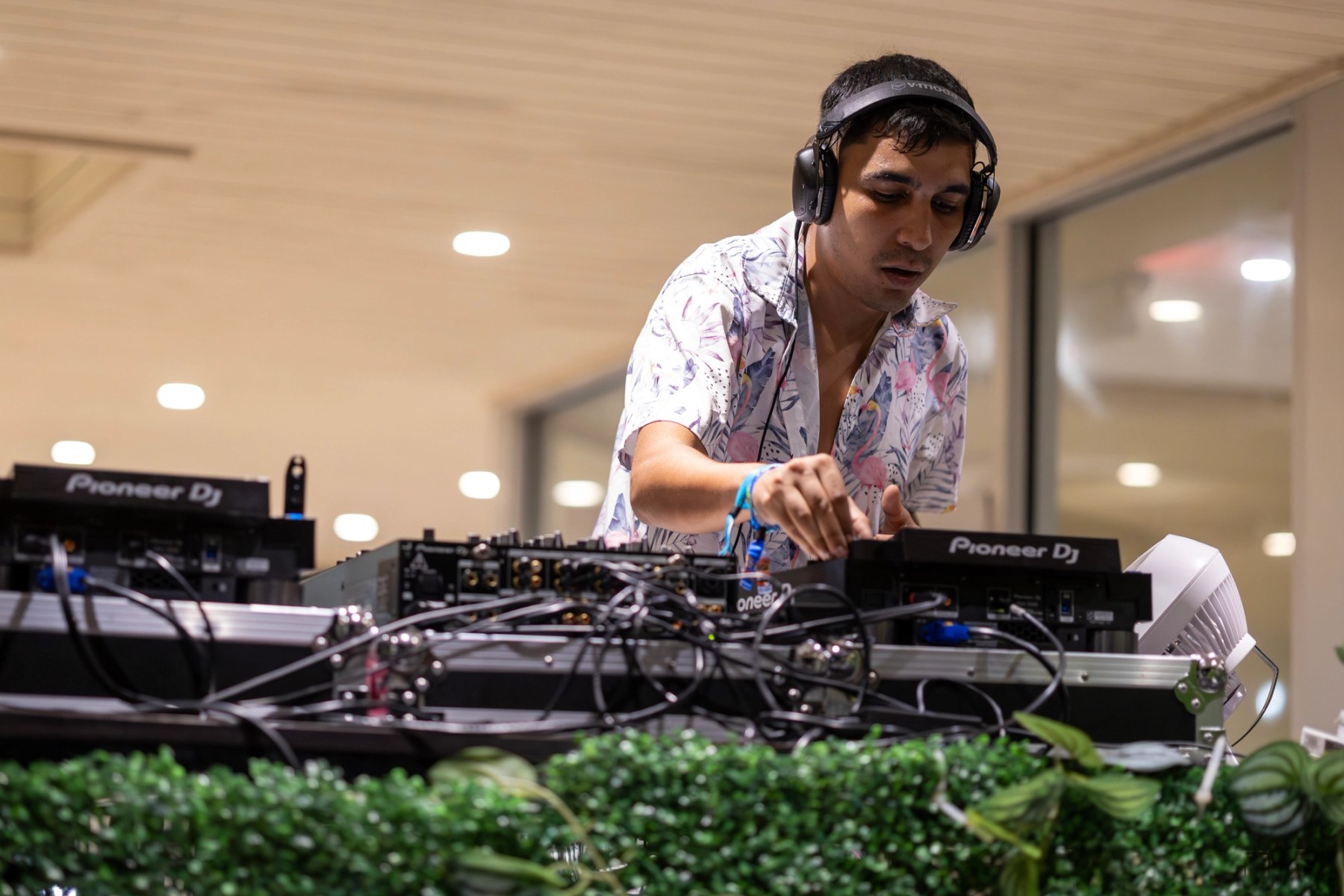 Gio Leon — Essential Freaks Summer Splash II