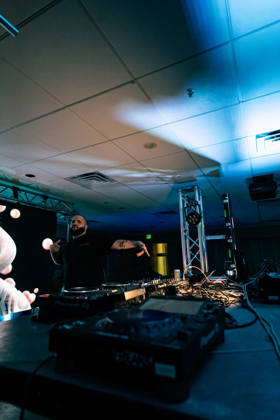 artifakts — Essential Freaks Season 3