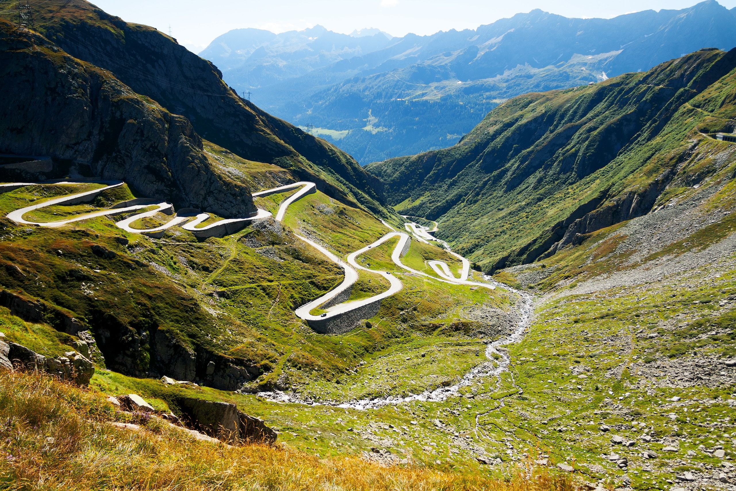 Vakre utsikt over idyllisk klatring for syklister